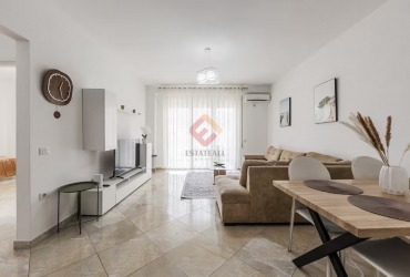 Spacious 2-Bedroom Apartment for Rent – Near Lungomare, Vlore